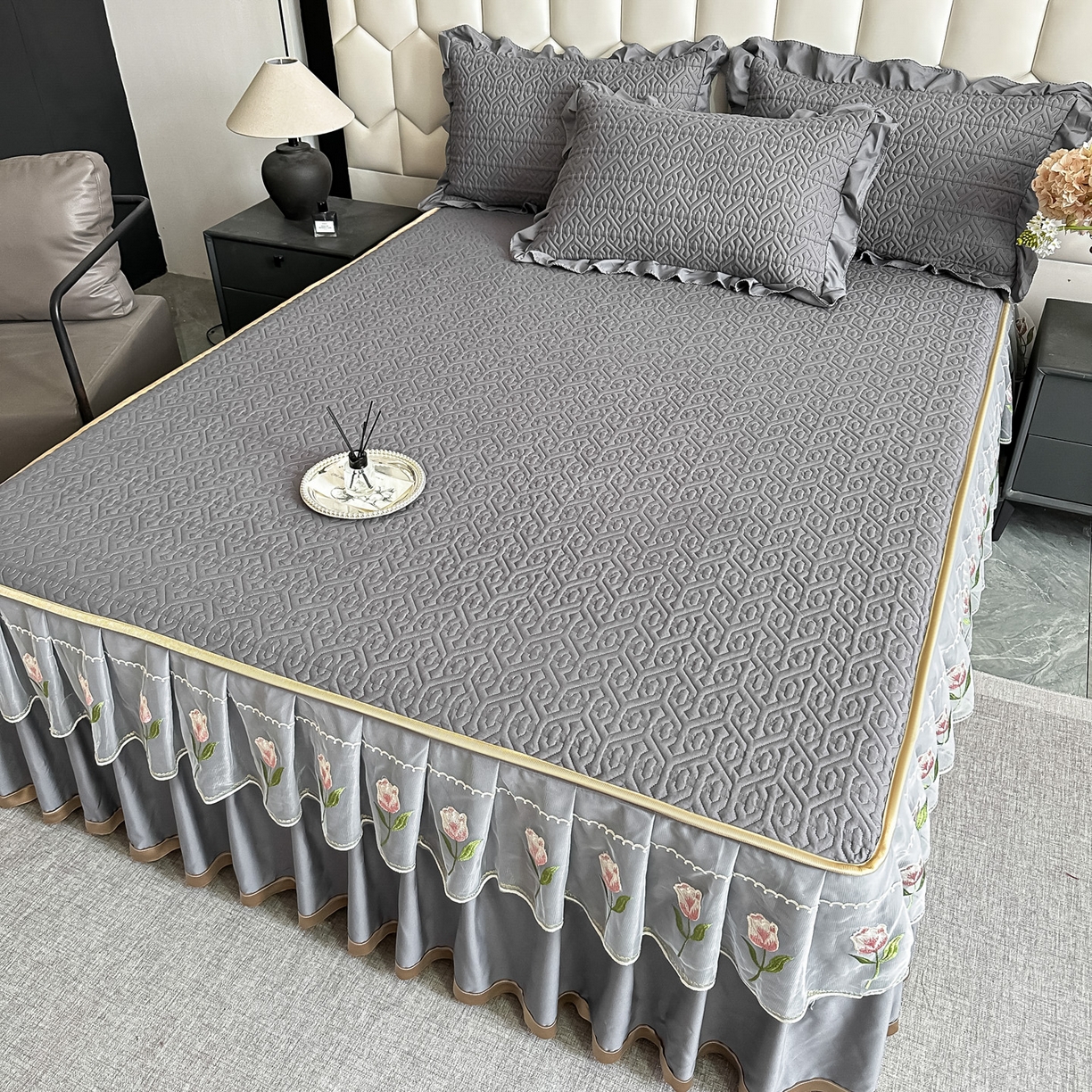 91家纺网 家纺一手货源 找家纺 手艺人家纺 2025新款全棉纯棉绗缝单床裙C01 床裙单件 床裙C01灰