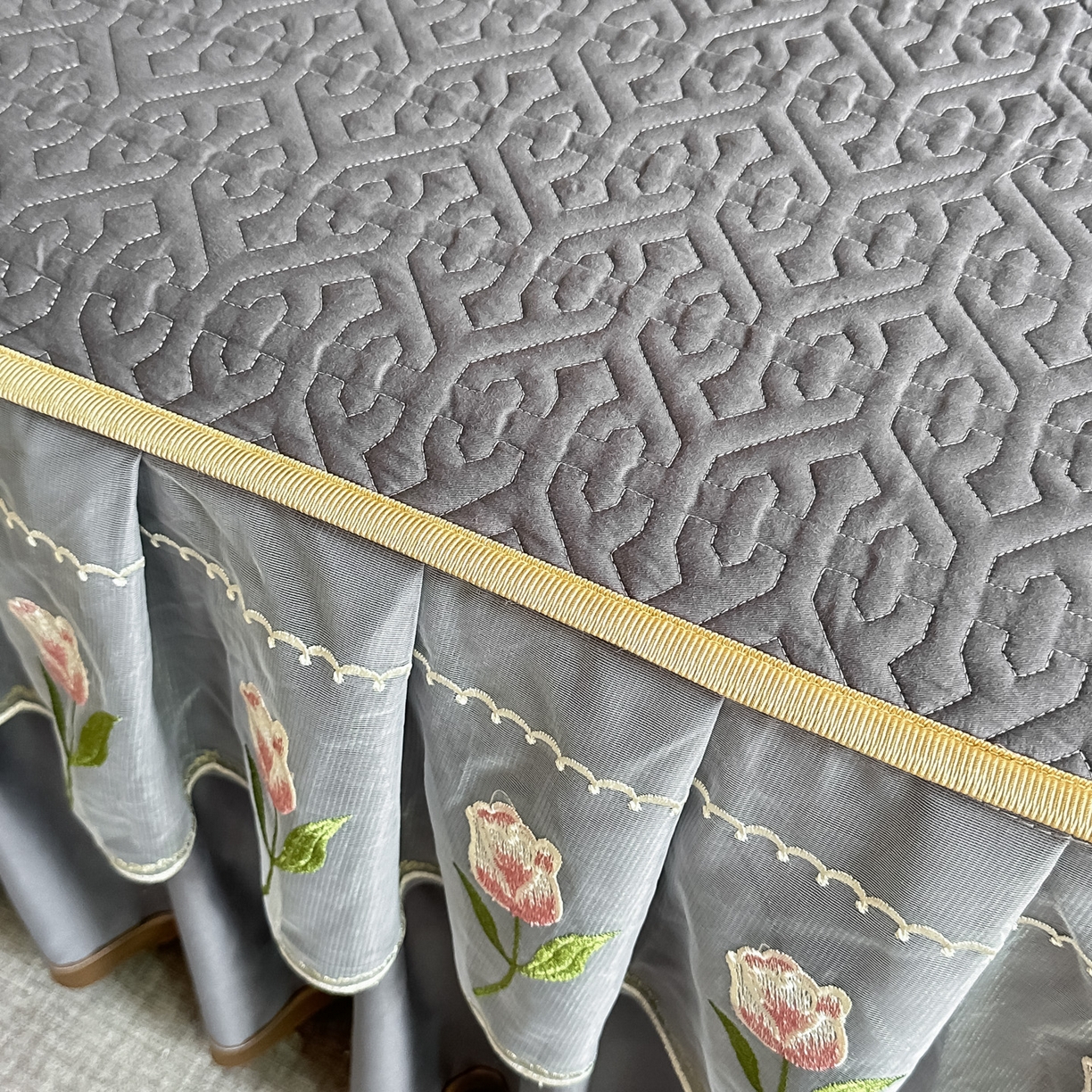 91家纺网 家纺一手货源 找家纺 手艺人家纺 2025新款全棉纯棉绗缝单床裙C01 床裙单件 床裙C01灰