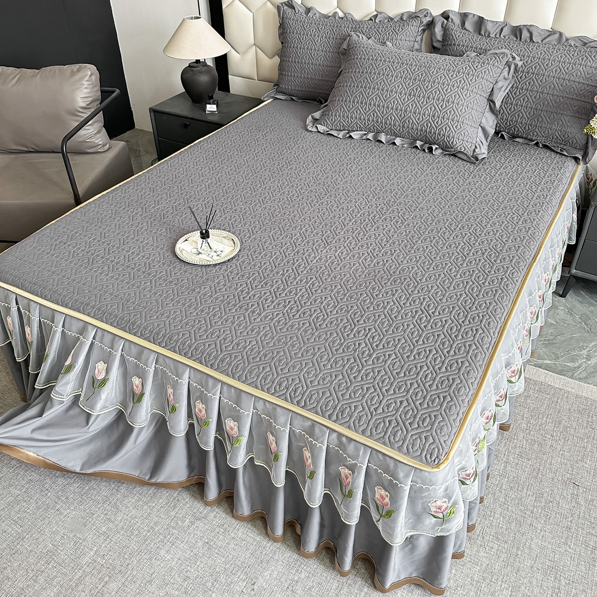 91家纺网 家纺一手货源 找家纺 手艺人家纺 2025新款全棉纯棉绗缝单床裙C01 床裙单件 床裙C01灰