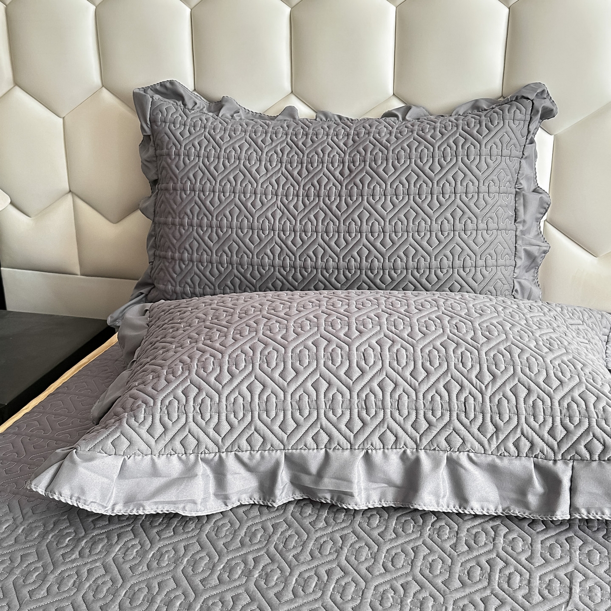 91家纺网 家纺一手货源 找家纺 手艺人家纺 2025新款全棉纯棉绗缝单床裙C01 床裙单件 床裙C01灰