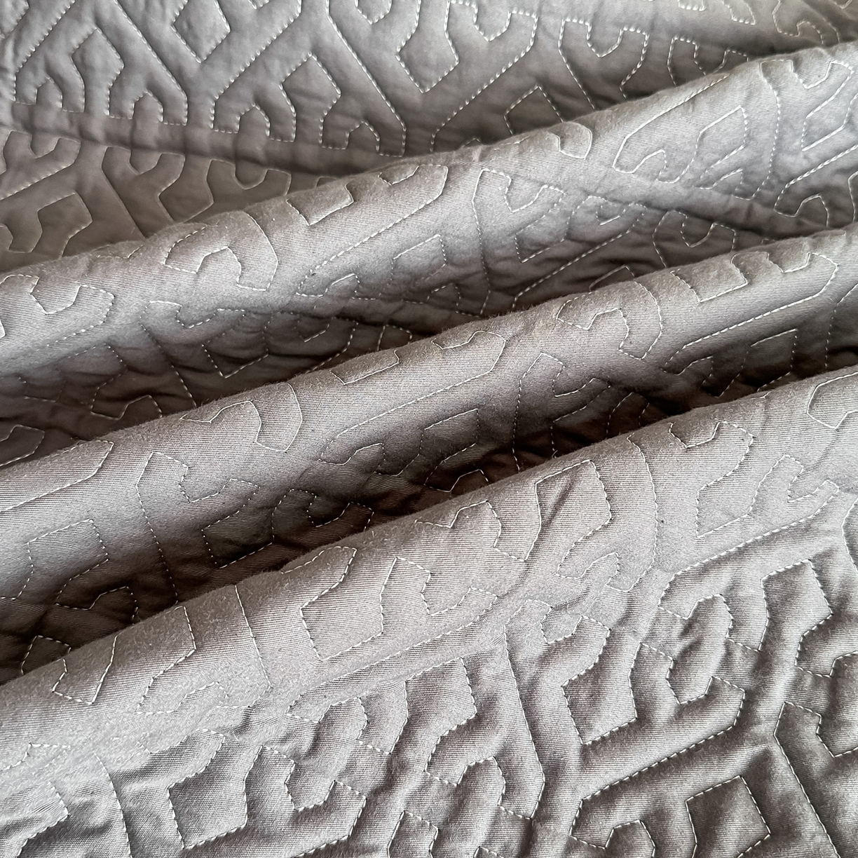 91家纺网 家纺一手货源 找家纺 手艺人家纺 2025新款全棉纯棉绗缝单床裙C01 床裙单件 床裙C01灰