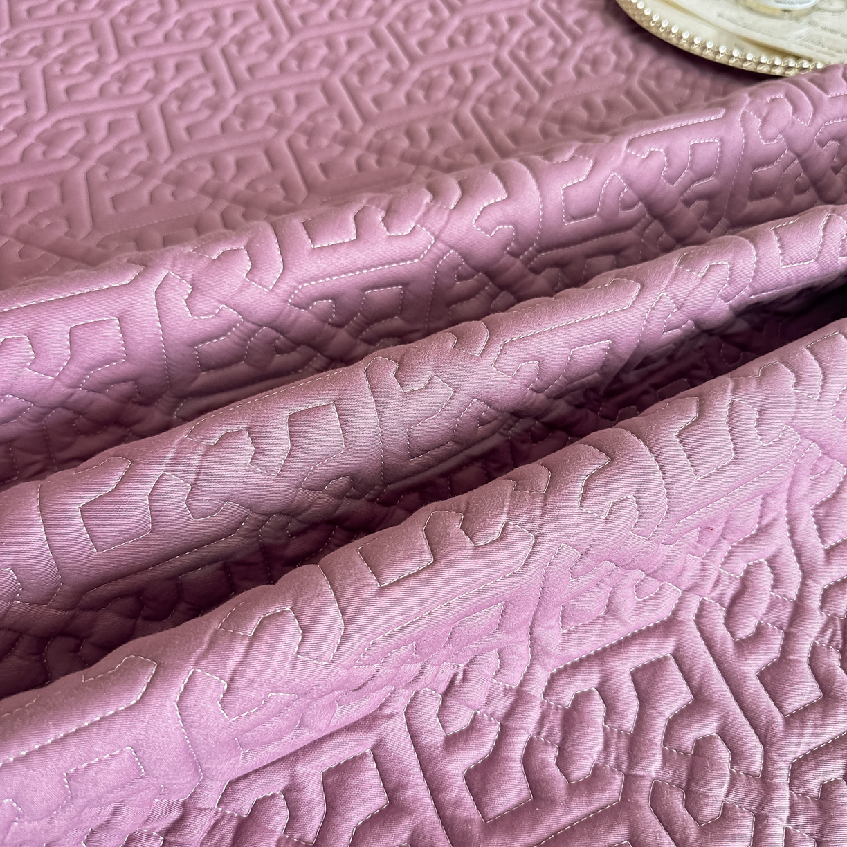 91家纺网 家纺一手货源 找家纺 手艺人家纺 2025新款全棉纯棉绗缝单床裙C01 床裙单件 床裙C01紫