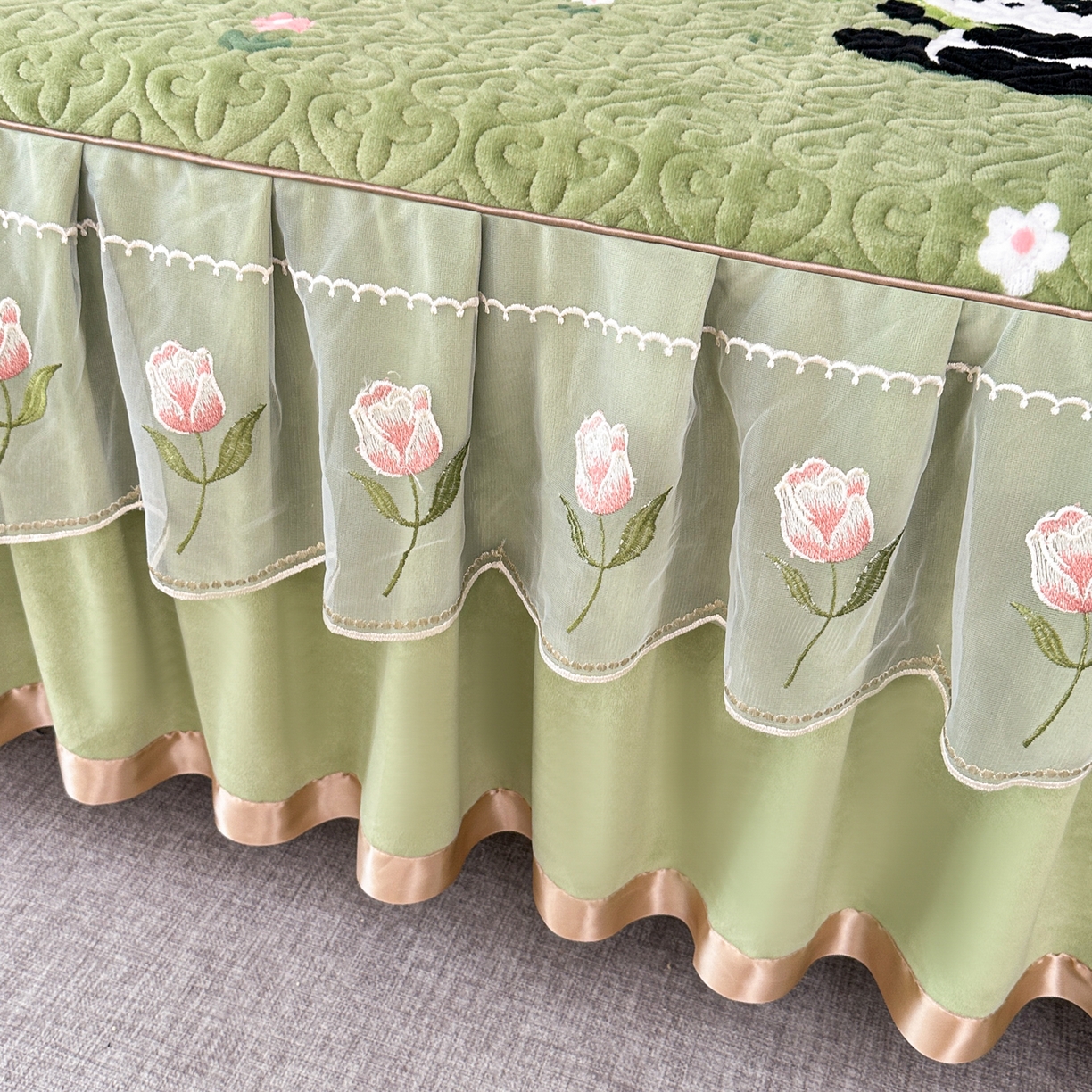 91家纺网 家纺一手货源 找家纺 （总）手艺人家纺 2025新款牛奶绒绗缝R01-R05单床裙 床裙单件