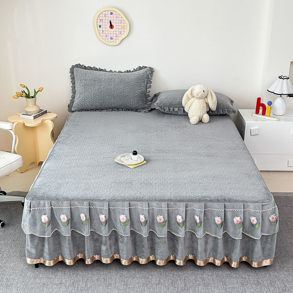 91家纺网 家纺一手货源 找家纺 （总）手艺人家纺 2025新款牛奶绒绗缝R01-R05单床裙 床裙单件