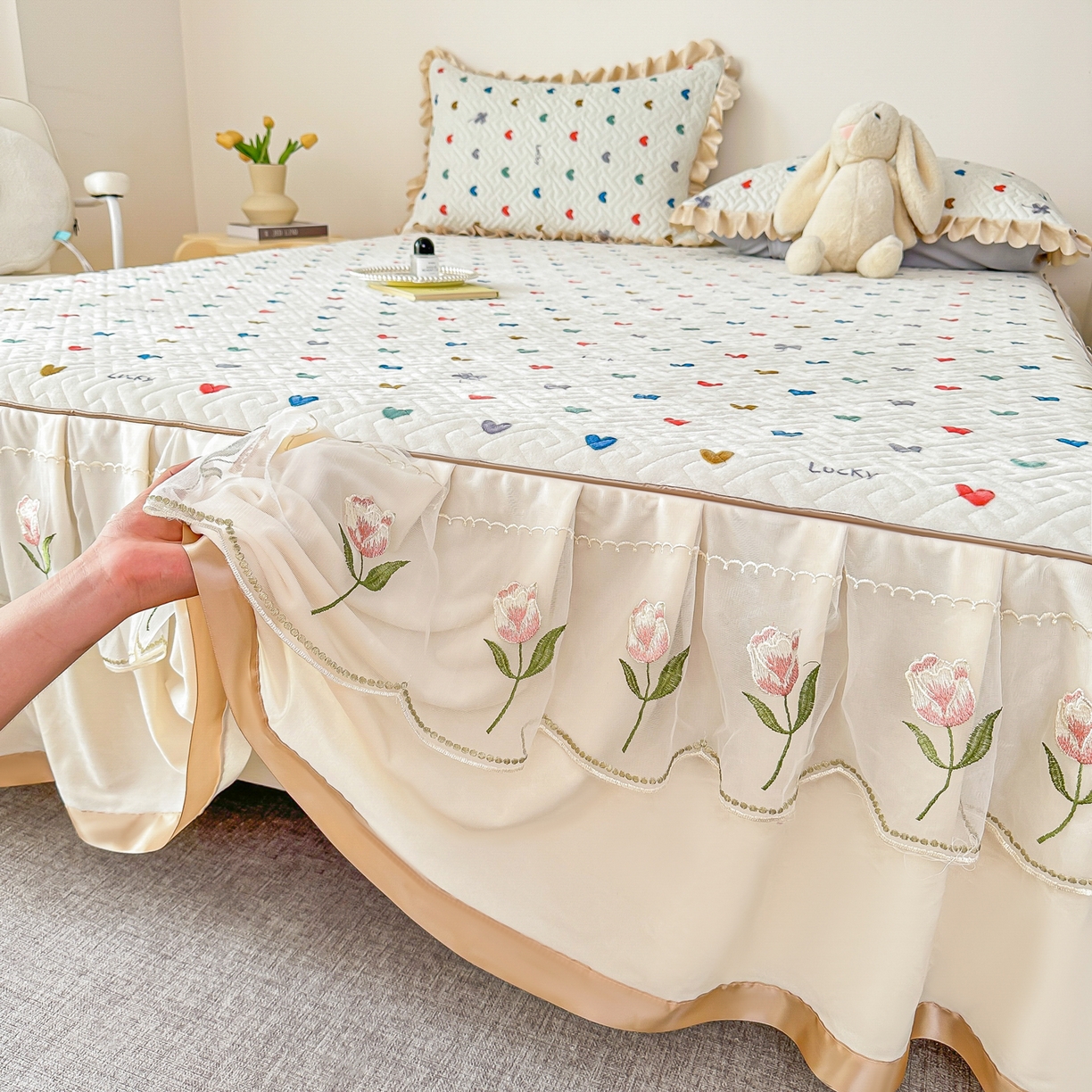 91家纺网 家纺一手货源 找家纺 手艺人家纺 2025新款牛奶绒绗缝R01-R05单床裙 床裙单件 床裙R02