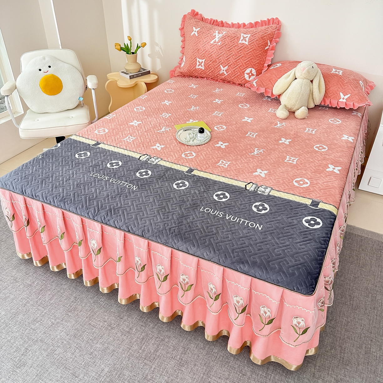 91家纺网 家纺一手货源 找家纺 手艺人家纺 2025新款牛奶绒绗缝R01-R05单床裙 床裙单件 床裙R03