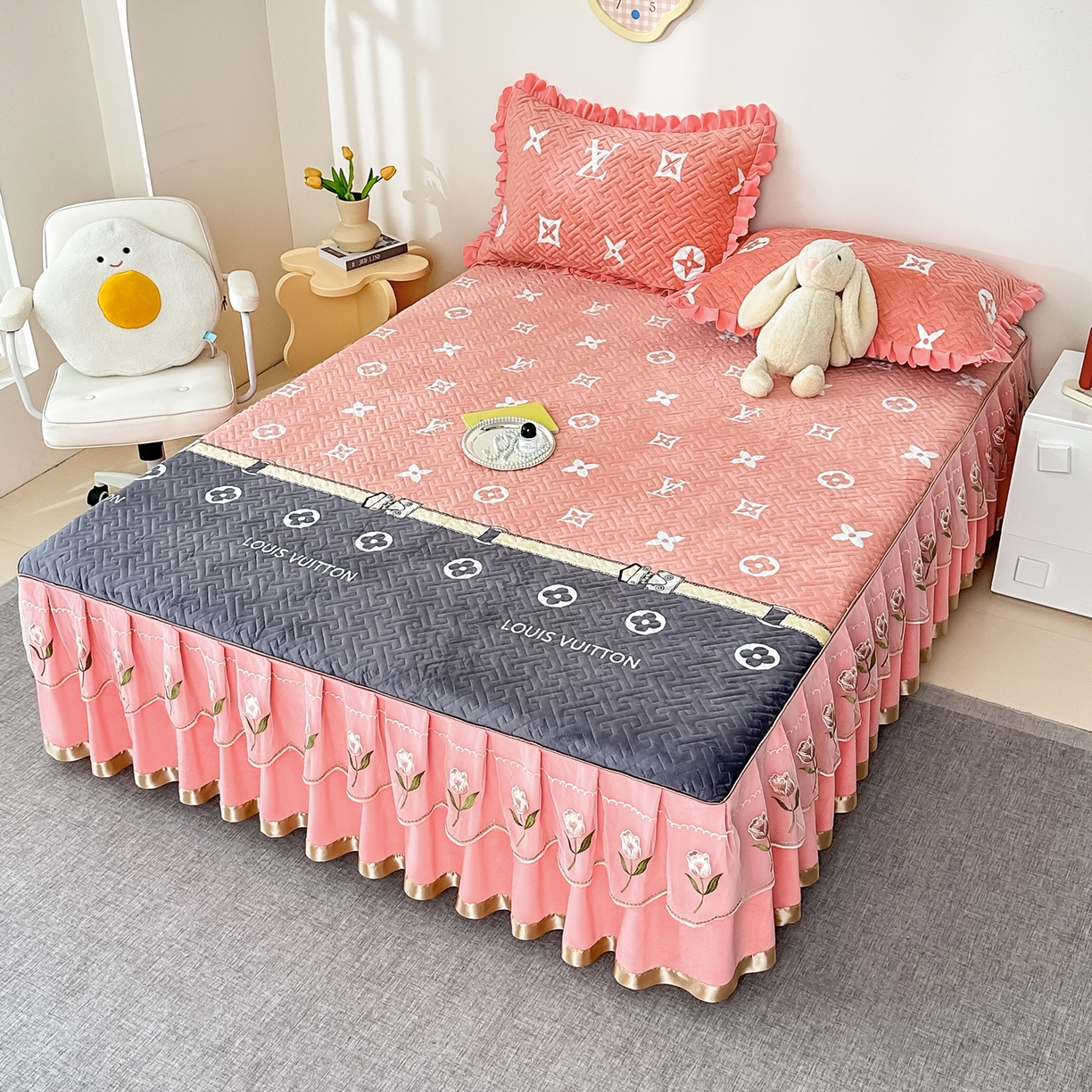 91家纺网 家纺一手货源 找家纺 手艺人家纺 2025新款牛奶绒绗缝R01-R05单床裙 床裙单件 床裙R03