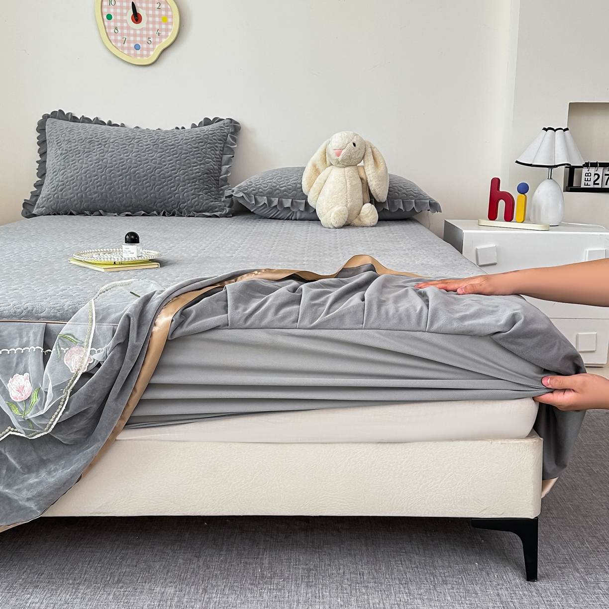 91家纺网 家纺一手货源 找家纺 手艺人家纺 2025新款牛奶绒绗缝R01-R05单床裙 床裙单件 床裙R05