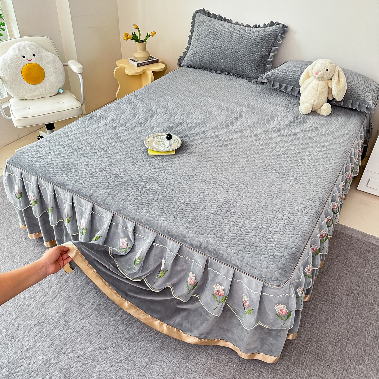 91家纺网 家纺一手货源 找家纺 手艺人家纺 2025新款牛奶绒绗缝R01-R05单床裙 床裙单件 床裙R05