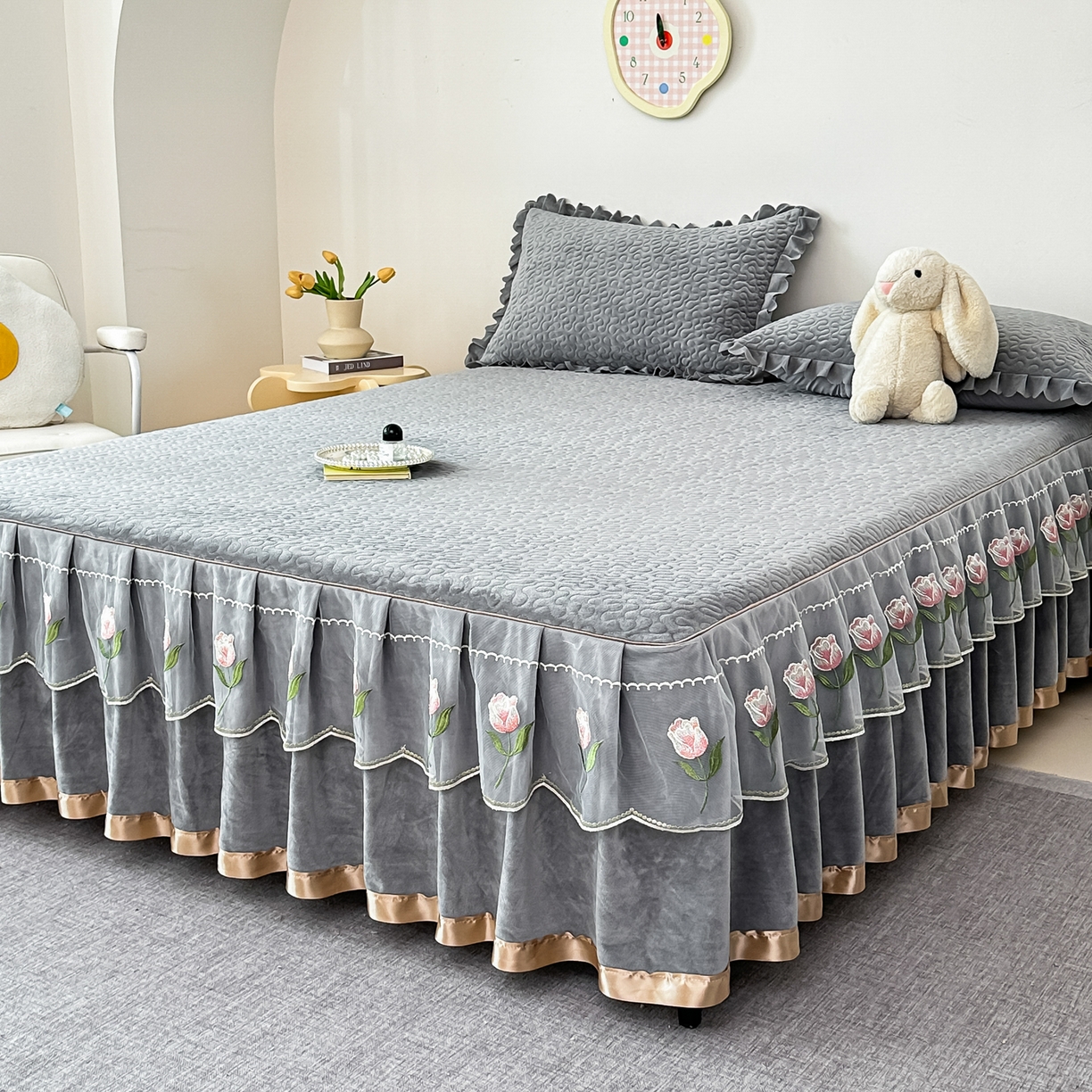 91家纺网 家纺一手货源 找家纺 手艺人家纺 2025新款牛奶绒绗缝R01-R05单床裙 床裙单件 床裙R05