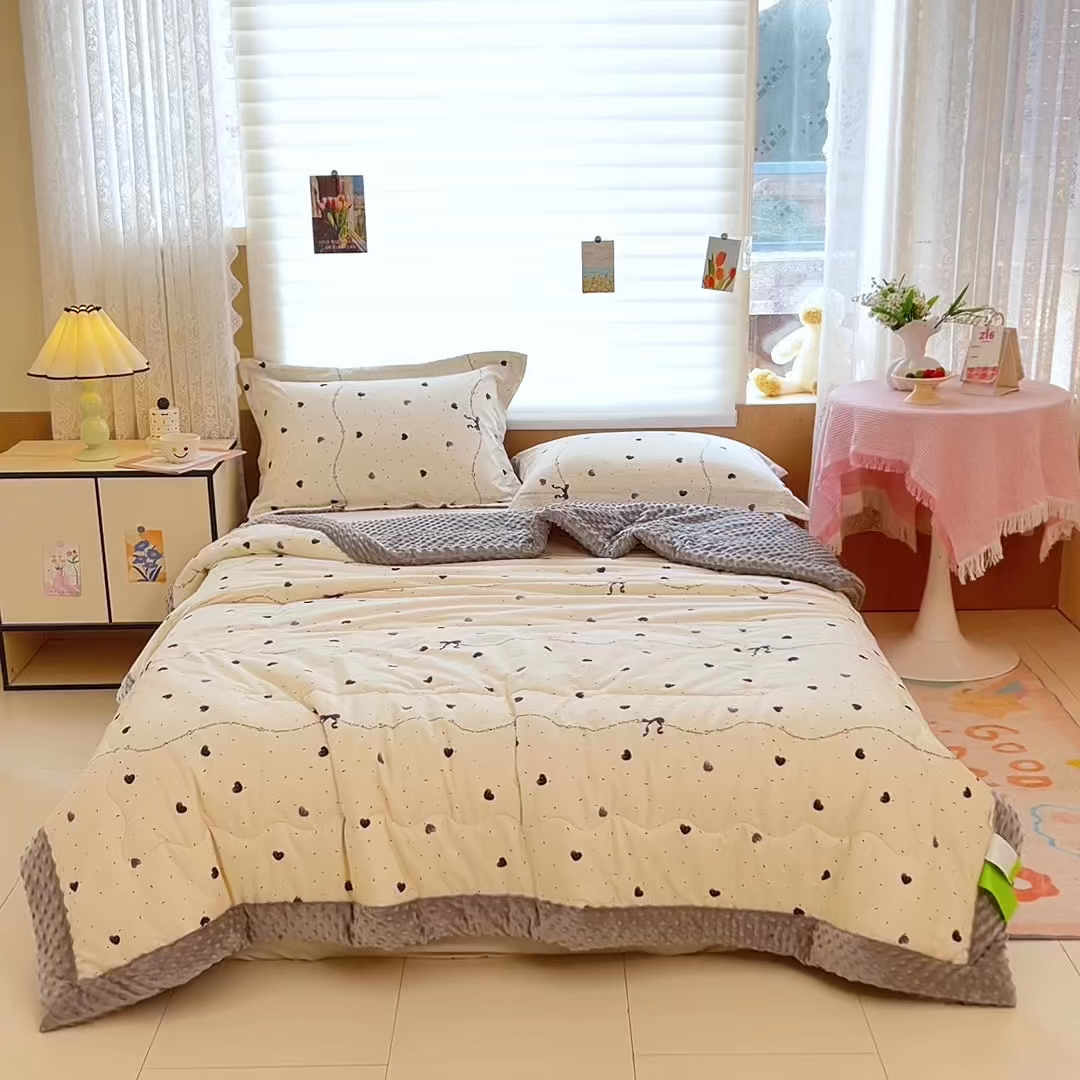 91家纺网 家纺一手货源 找家纺 天瑜家纺 2025新款A类全棉纯棉豆豆绒AB面设计被芯被子被芯 爱心
