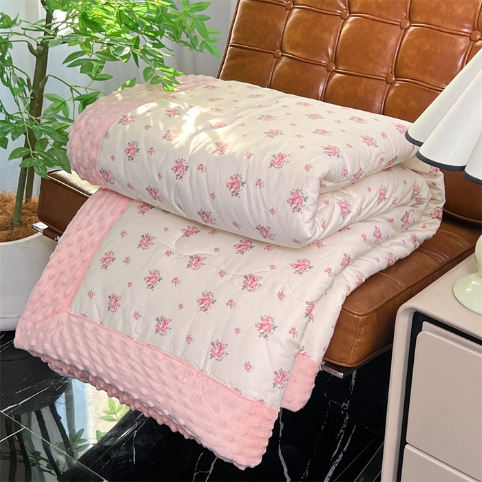 91家纺网 家纺一手货源 找家纺 天瑜家纺 2025新款A类全棉纯棉豆豆绒AB面设计被芯被子被芯 桃花运