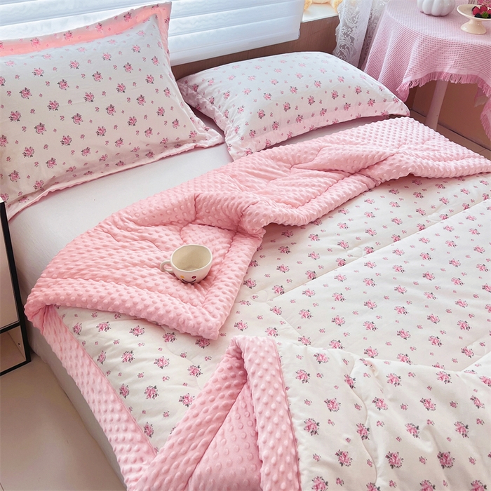 91家纺网 家纺一手货源 找家纺 天瑜家纺 2025新款A类全棉纯棉豆豆绒AB面设计被芯被子被芯 桃花运