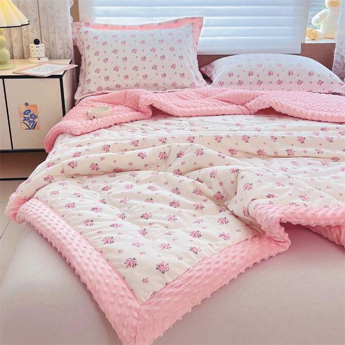 91家纺网 家纺一手货源 找家纺 天瑜家纺 2025新款A类全棉纯棉豆豆绒AB面设计被芯被子被芯 桃花运