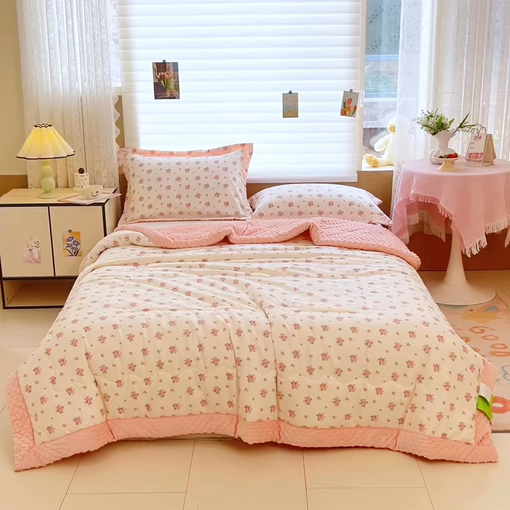 91家纺网 家纺一手货源 找家纺 天瑜家纺 2025新款A类全棉纯棉豆豆绒AB面设计被芯被子被芯 桃花运