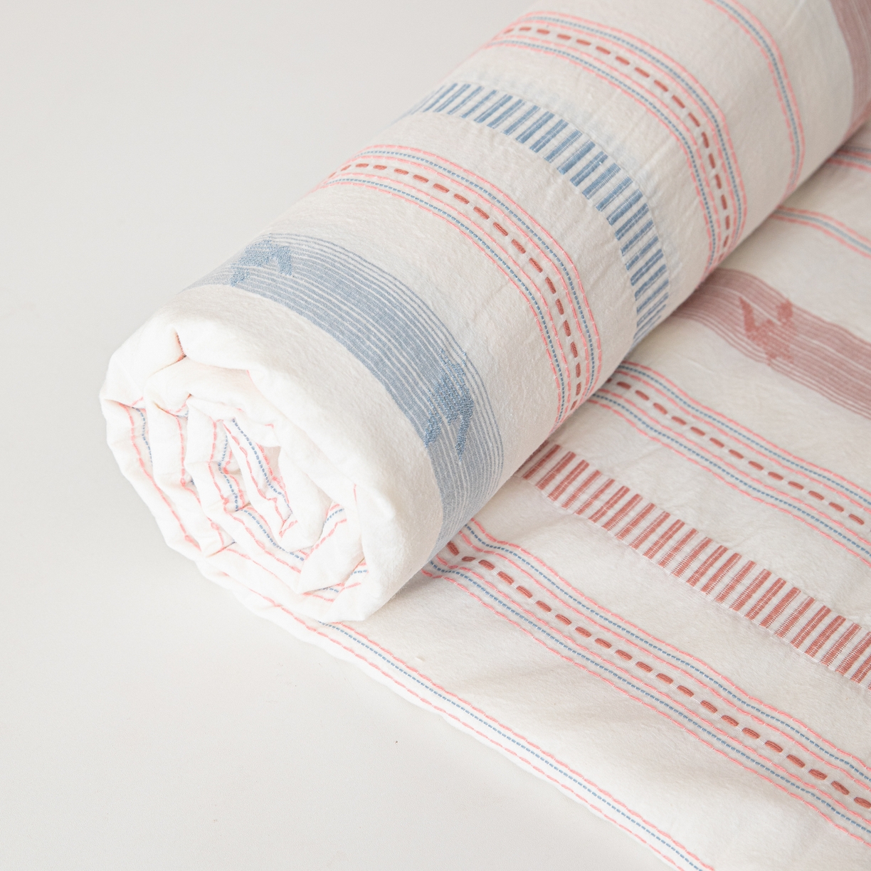 91家纺网 家纺一手货源 找家纺 眠博士 2055新款40s全棉纯棉提花股线枕套单品枕套单件单枕套 提花股线枕套-素简粉