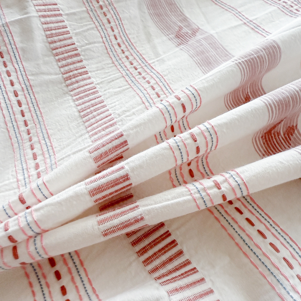 91家纺网 家纺一手货源 找家纺 眠博士 2055新款40s全棉纯棉提花股线枕套单品枕套单件单枕套 提花股线枕套-素简粉