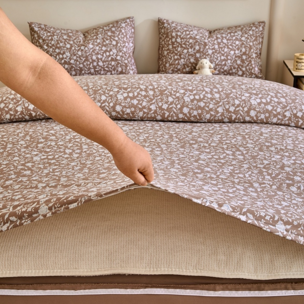 91家纺网 家纺一手货源 找家纺 好宜家纺 2025新款可拆洗新疆棉花被冬被春秋被夏凉被家用学生宿舍被子空调被芯四季通用 【批发团购价更优】【免费打包代发】【量大免费送货上门】 黛米-香槟咖