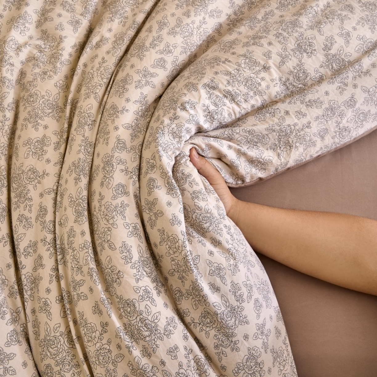 91家纺网 家纺一手货源 找家纺 好宜家纺 2025新款可拆洗新疆棉花被冬被春秋被夏凉被家用学生宿舍被子空调被芯四季通用 【批发团购价更优】【免费打包代发】【量大免费送货上门】 莱颜-轻咖色