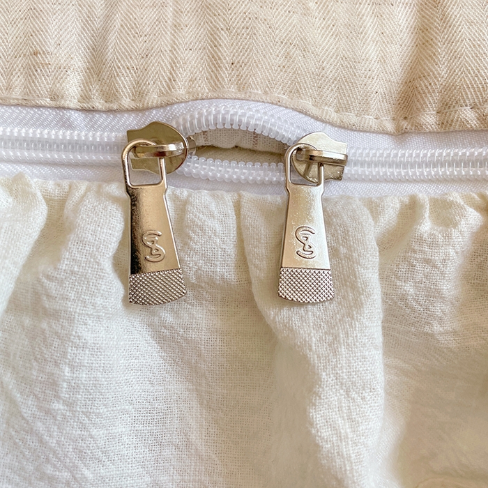 91家纺网 家纺一手货源 找家纺 照世家纺 2025新款亚麻抱枕被 简约条纹