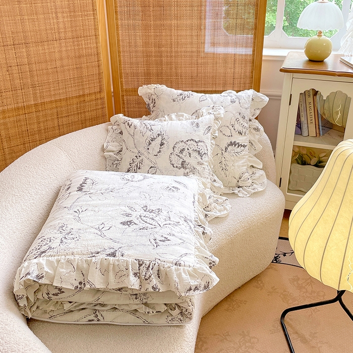 91家纺网 家纺一手货源 找家纺 照世家纺 2025新款亚麻抱枕被 莫妮卡花园