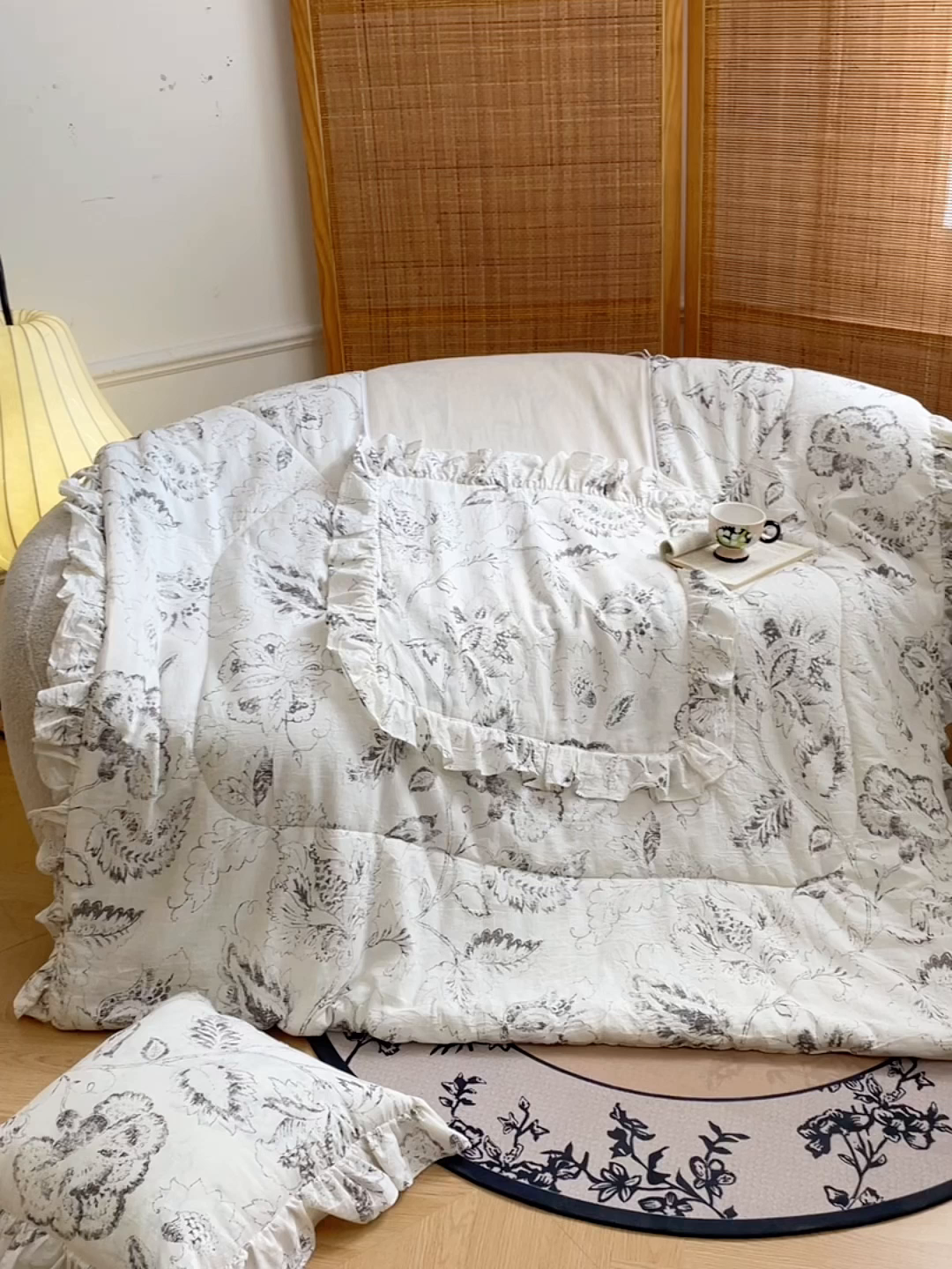 91家纺网 家纺一手货源 找家纺 照世家纺 2025新款亚麻抱枕被 莫妮卡花园