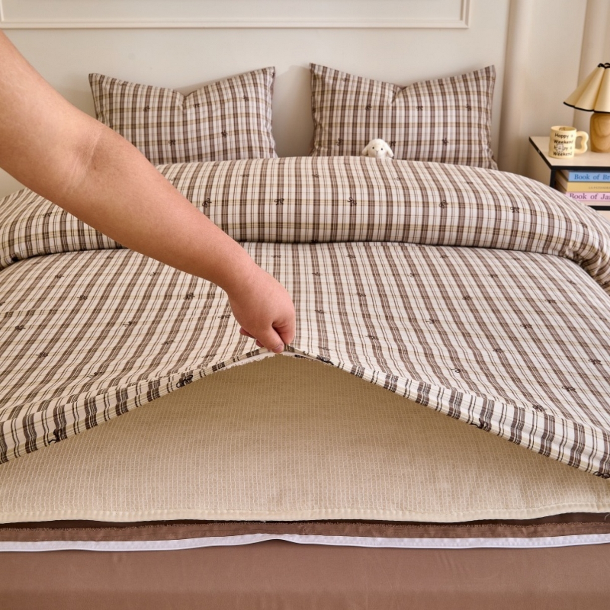 91家纺网 家纺一手货源 找家纺 好宜家纺 2025新款可拆洗新疆棉花被冬被春秋被夏凉被家用学生宿舍被子空调被芯四季通用 【批发团购价更优】【免费打包代发】【量大免费送货上门】 雅小格-咖棕