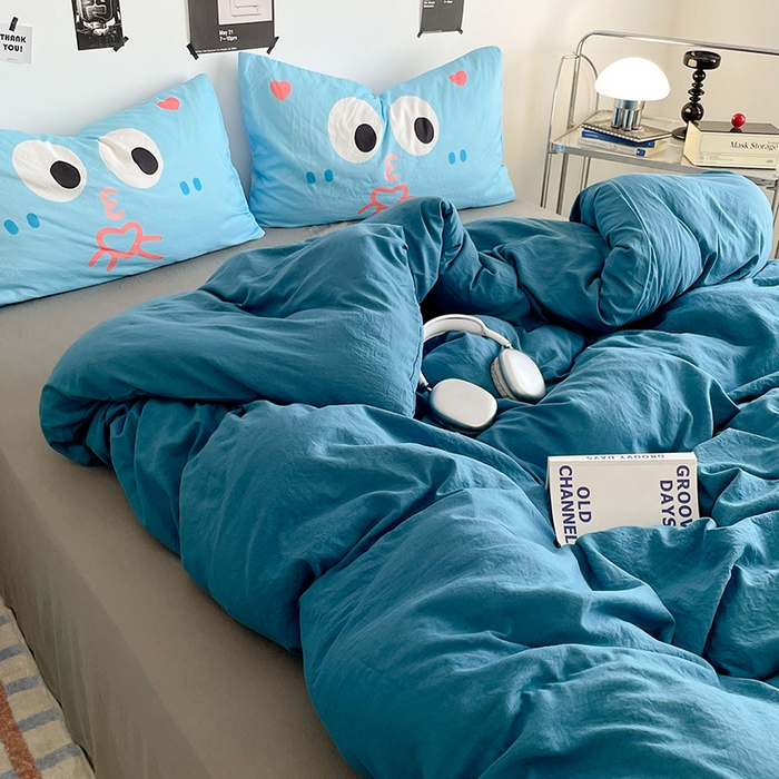 91家纺网 家纺一手货源 找家纺 优卡迪家纺馆 2025新款A类亲肤水洗棉大眼萌纯色混搭四件套 大眼萌-宝兰灰