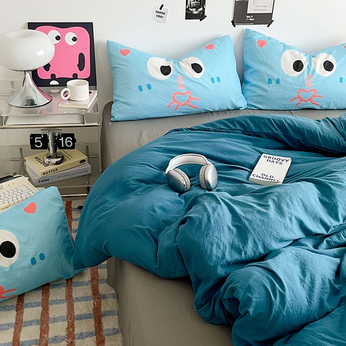 91家纺网 家纺一手货源 找家纺 优卡迪家纺馆 2025新款A类亲肤水洗棉大眼萌纯色混搭四件套 大眼萌-宝兰灰