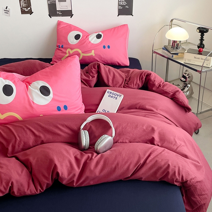 91家纺网 家纺一手货源 找家纺 优卡迪家纺馆 2025新款A类亲肤水洗棉大眼萌纯色混搭四件套 大眼萌-藏青红