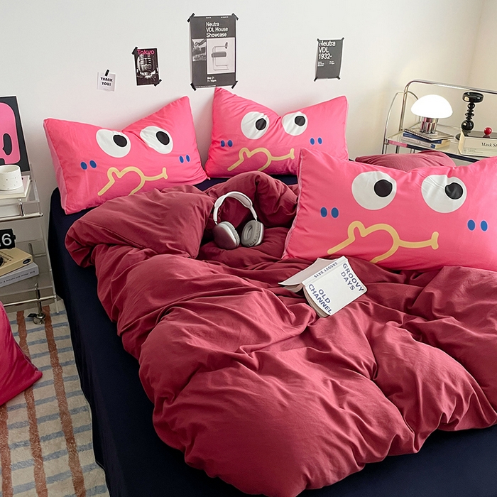 91家纺网 家纺一手货源 找家纺 优卡迪家纺馆 2025新款A类亲肤水洗棉大眼萌纯色混搭四件套 大眼萌-藏青红