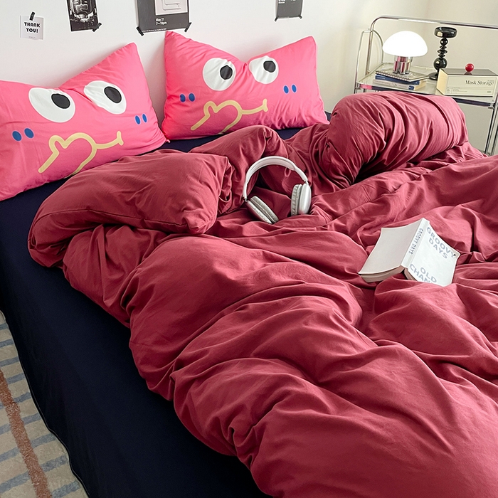 91家纺网 家纺一手货源 找家纺 优卡迪家纺馆 2025新款A类亲肤水洗棉大眼萌纯色混搭四件套 大眼萌-藏青红