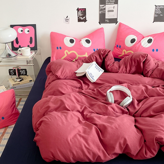 91家纺网 家纺一手货源 找家纺 优卡迪家纺馆 2025新款A类亲肤水洗棉大眼萌纯色混搭四件套 大眼萌-藏青红