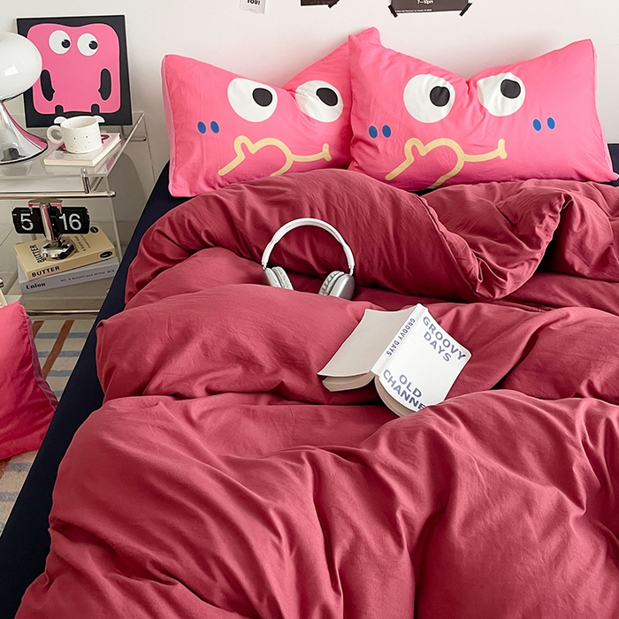 91家纺网 家纺一手货源 找家纺 优卡迪家纺馆 2025新款A类亲肤水洗棉大眼萌纯色混搭四件套 大眼萌-藏青红