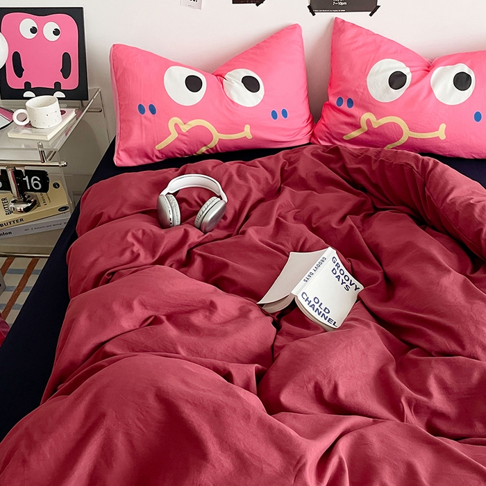 91家纺网 家纺一手货源 找家纺 优卡迪家纺馆 2025新款A类亲肤水洗棉大眼萌纯色混搭四件套 大眼萌-藏青红