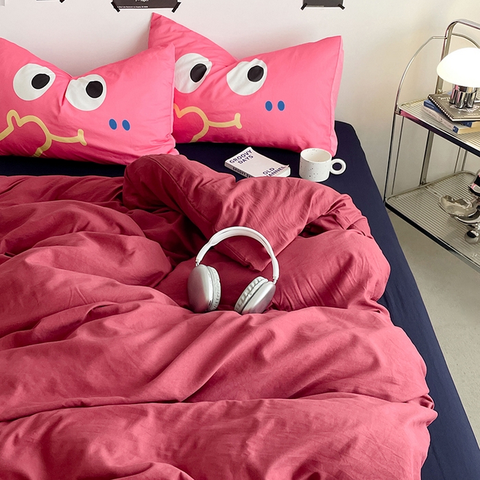 91家纺网 家纺一手货源 找家纺 优卡迪家纺馆 2025新款A类亲肤水洗棉大眼萌纯色混搭四件套 大眼萌-藏青红