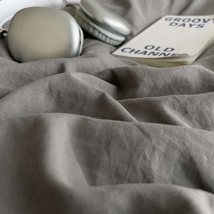 91家纺网 家纺一手货源 找家纺 优卡迪家纺馆 2025新款A类亲肤水洗棉大眼萌纯色混搭四件套 大眼萌-浅灰黄