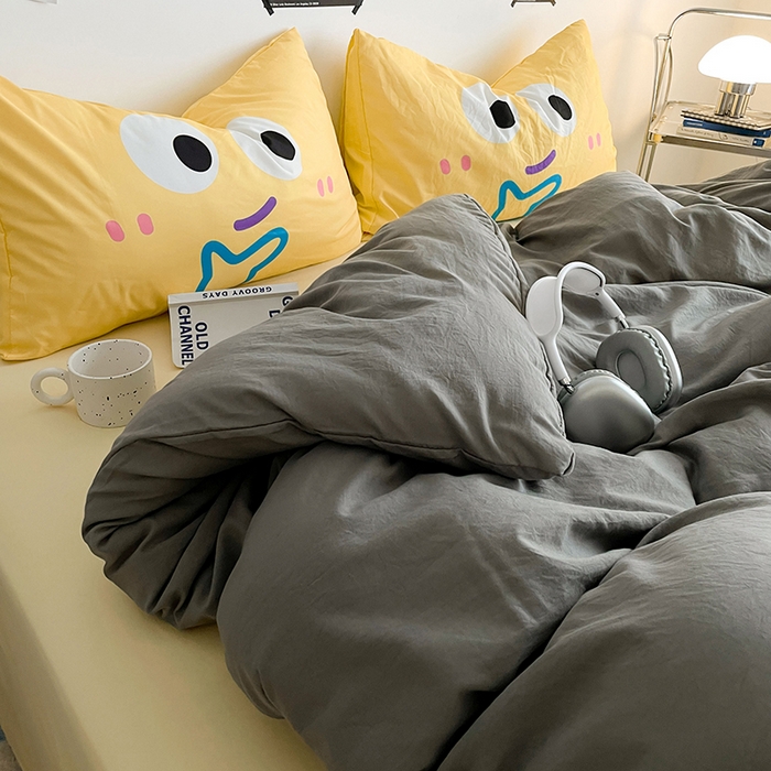 91家纺网 家纺一手货源 找家纺 优卡迪家纺馆 2025新款A类亲肤水洗棉大眼萌纯色混搭四件套 大眼萌-浅灰黄