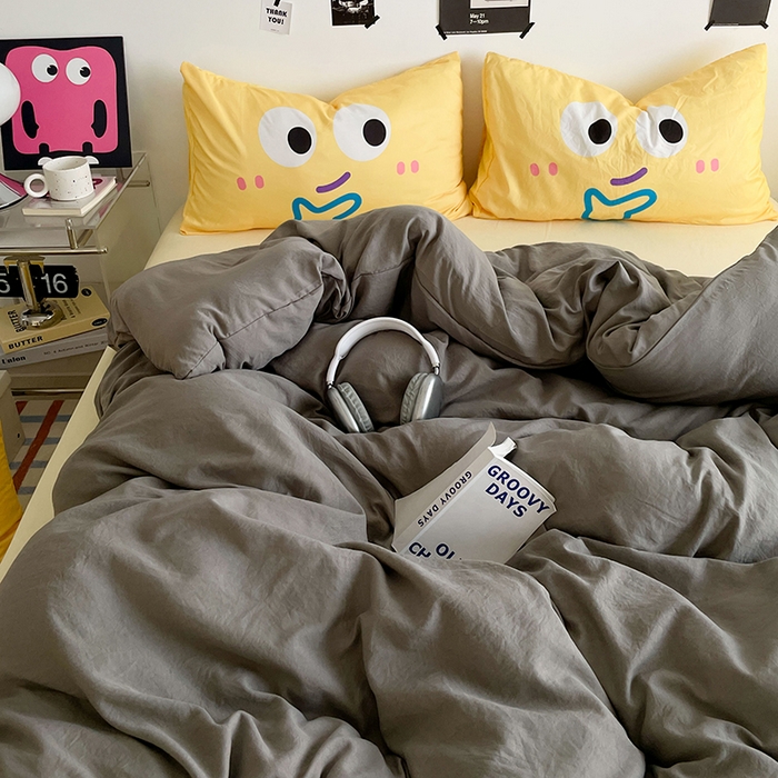 91家纺网 家纺一手货源 找家纺 优卡迪家纺馆 2025新款A类亲肤水洗棉大眼萌纯色混搭四件套 大眼萌-浅灰黄