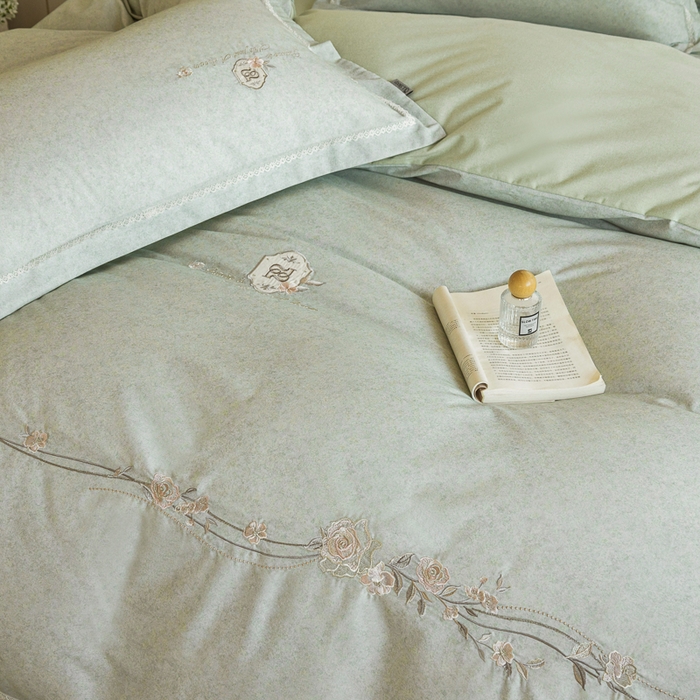 91家纺网 家纺一手货源 找家纺 巧玲珑 20025新款工艺款刺绣绣花加厚天丝棉四件套 寻梦-草绿