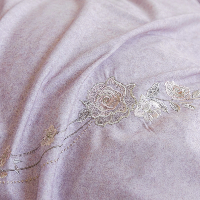 91家纺网 家纺一手货源 找家纺 巧玲珑 20025新款工艺款刺绣绣花加厚天丝棉四件套 寻梦-粉豆沙