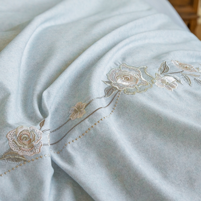 91家纺网 家纺一手货源 找家纺 巧玲珑 20025新款工艺款刺绣绣花加厚天丝棉四件套 寻梦-灰