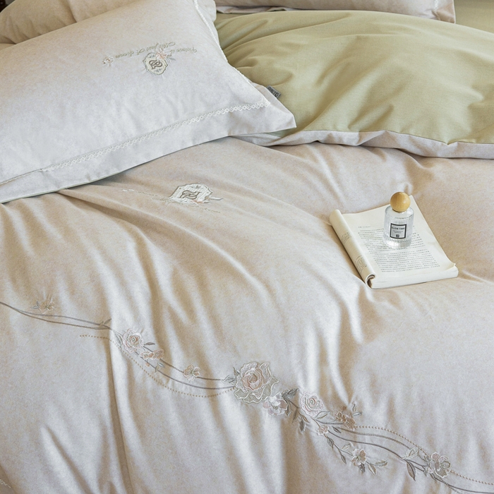 91家纺网 家纺一手货源 找家纺 巧玲珑 20025新款工艺款刺绣绣花加厚天丝棉四件套 寻梦-米黄