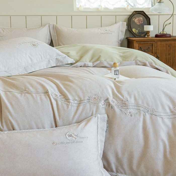91家纺网 家纺一手货源 找家纺 巧玲珑 20025新款工艺款刺绣绣花加厚天丝棉四件套 寻梦-米黄