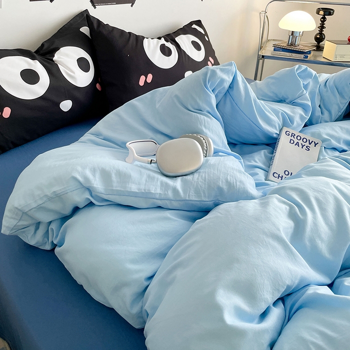 91家纺网 家纺一手货源 找家纺 优卡迪家纺馆 2025新款A类亲肤水洗棉大眼萌纯色混搭四件套 大眼萌-天蓝灰