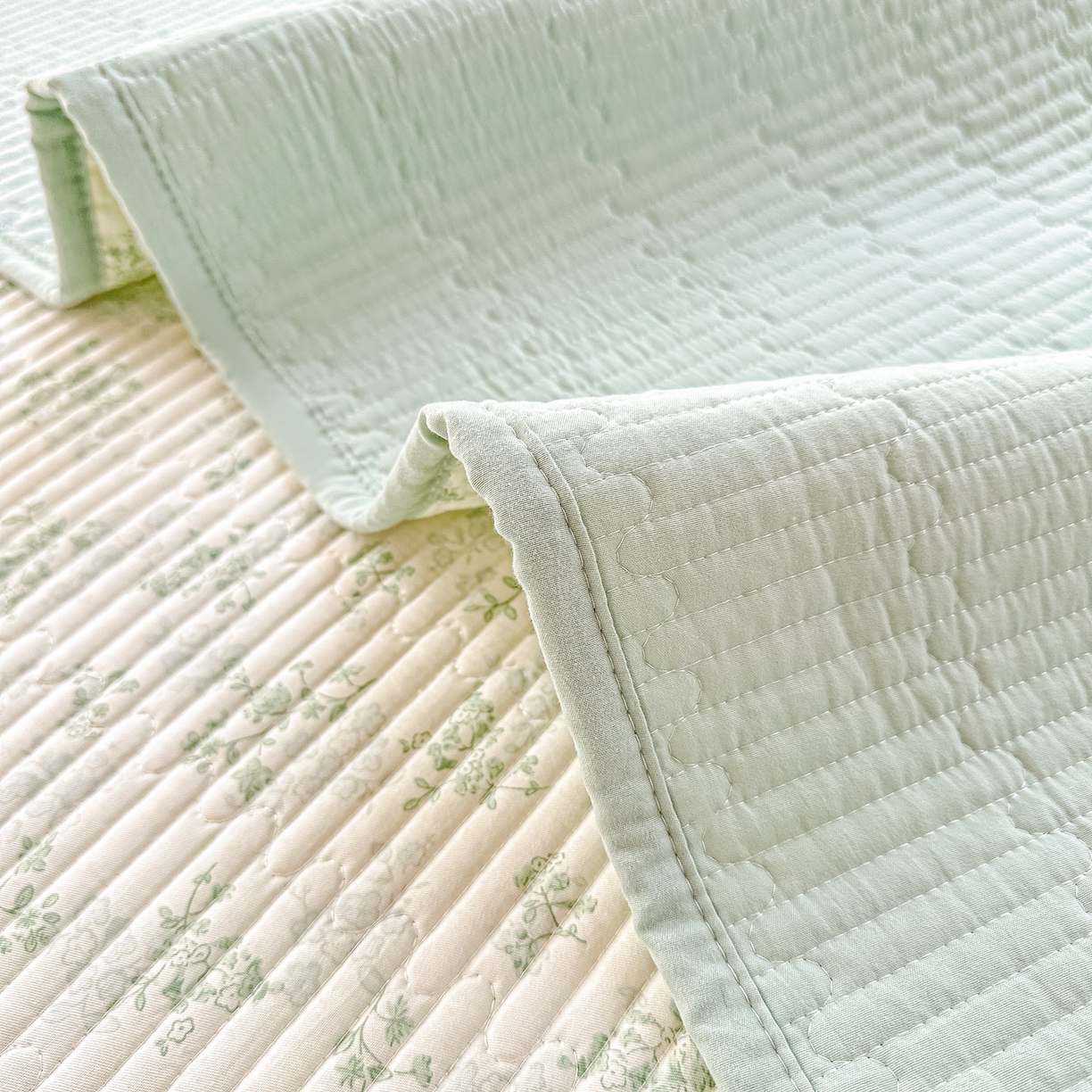 91家纺网 家纺一手货源 找家纺 橘夏家纺 2025新款全棉床盖三件套春风里（绿）