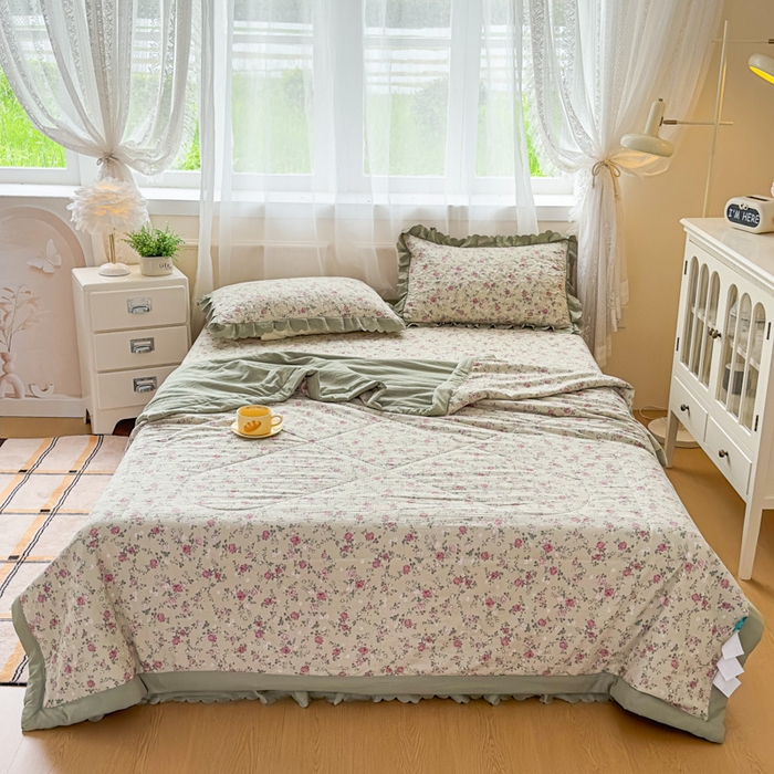 91家纺网 家纺一手货源 找家纺 艺慕家纺 2025新款水洗棉麻双层纱夏被床盖四件套 绿藤花语