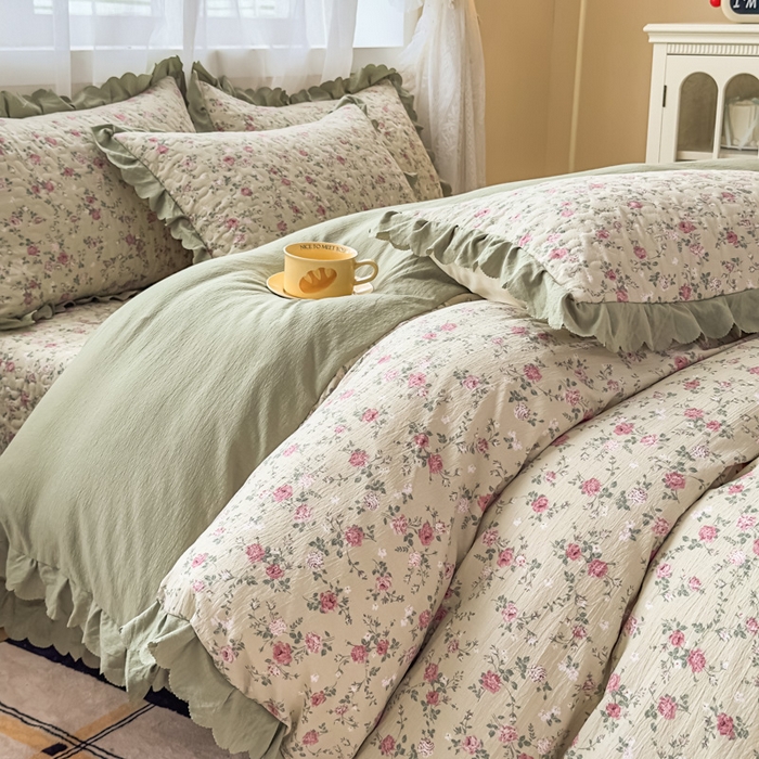 91家纺网 家纺一手货源 找家纺 艺慕家纺 2025新款水洗棉麻双层纱夏被床盖四件套 绿藤花语