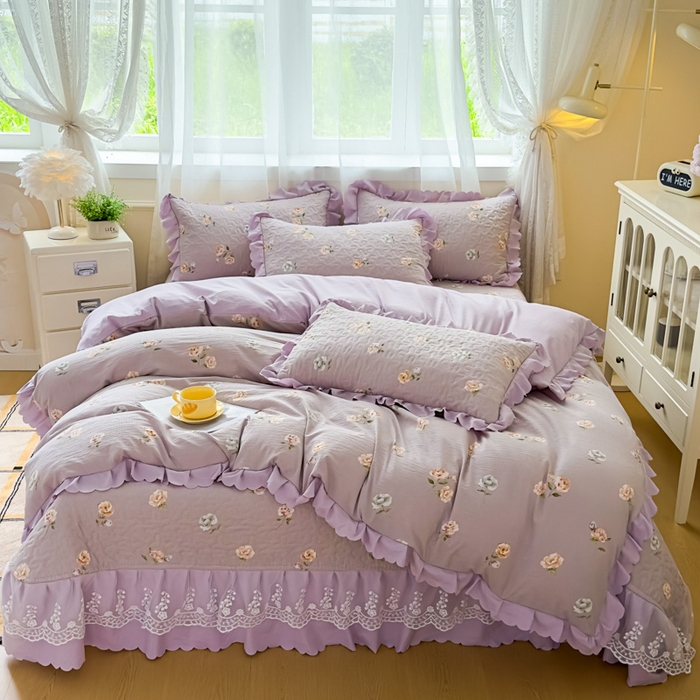 91家纺网 家纺一手货源 找家纺 艺慕家纺 2025新款水洗棉麻双层纱夏被床盖四件套 紫菱花园