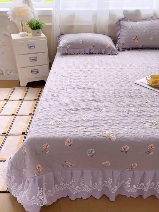 91家纺网 家纺一手货源 找家纺 艺慕家纺 2025新款水洗棉麻双层纱夏被床盖四件套 紫菱花园